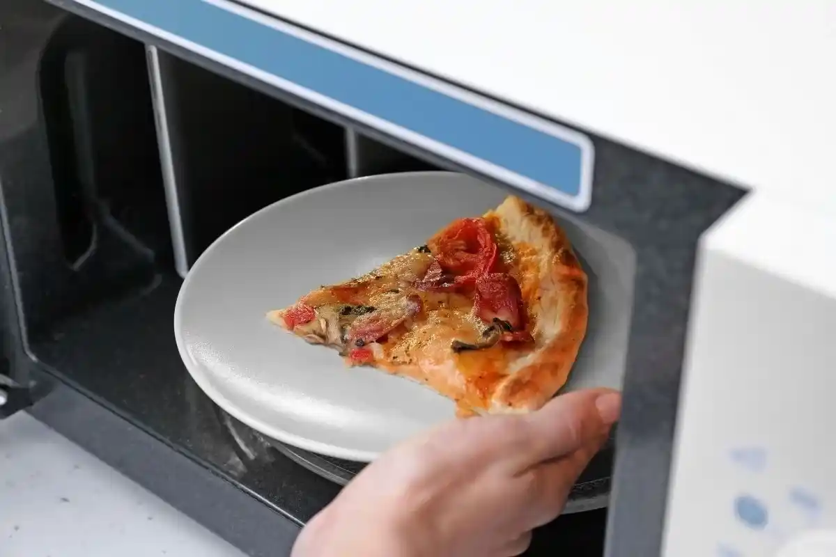 What is the Best Way to Reheat Pizza in The Oven to Make It Crispy